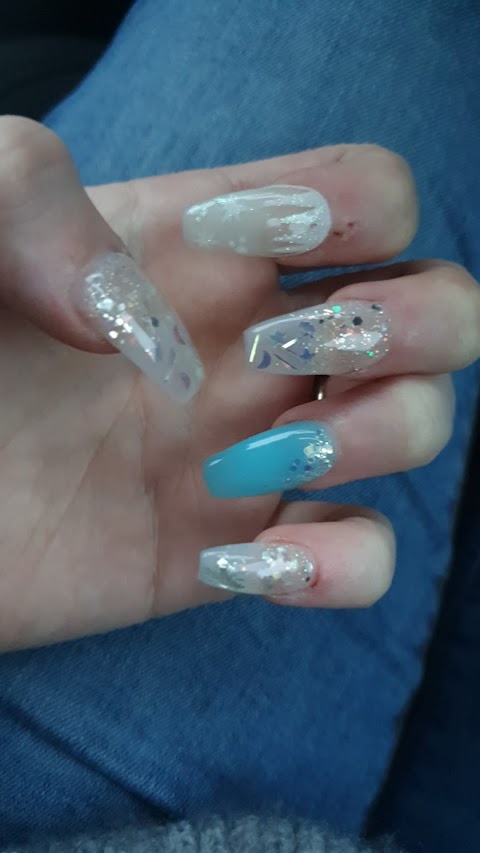 Happy Nails