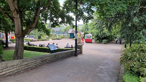 Hall Leys Park