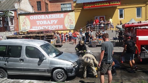 МЮ студія нігтьового сервісу