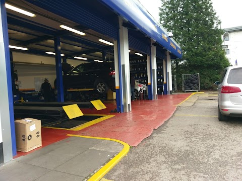 Kwik Fit - London - Hendon - Great North Way