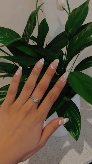 Modern Touch Nails And Beauty