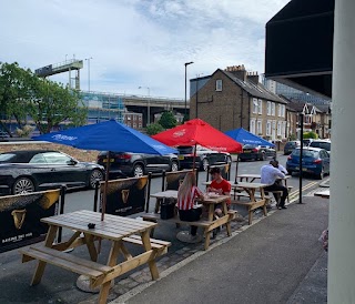 The Globe, Brentford