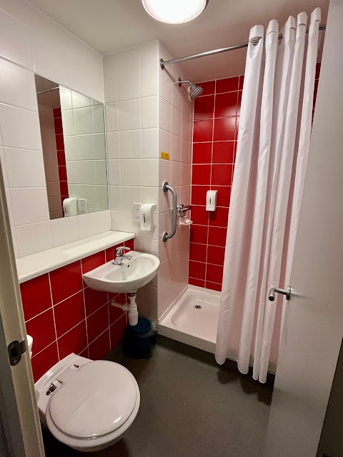 Travelodge Farnborough Central