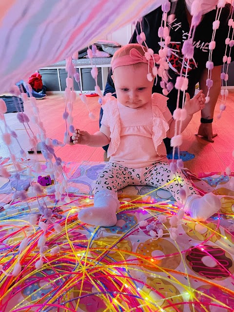 Adventure Babies Oldham Library sensory storytelling class