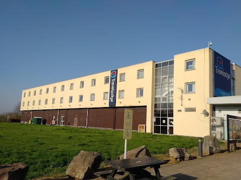 Travelodge Nottingham EM Airport Donington Park M1