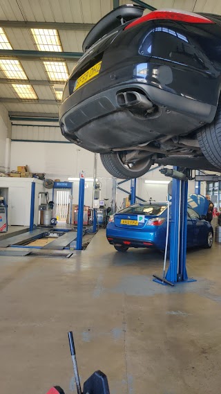 Mak's MOT Centre