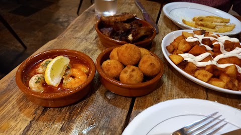 Los Reyes Tapas & Wine Bar