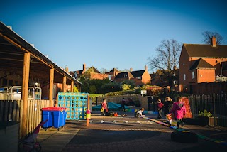 Holly Trees Primary School