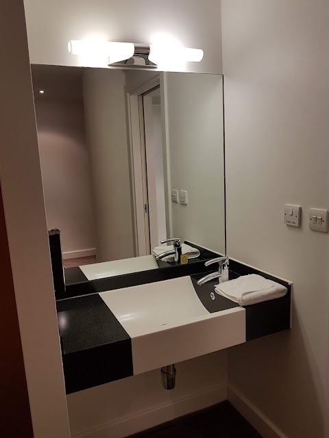 Premier Inn Manchester Airport Runger Lane South