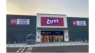 B&M Store