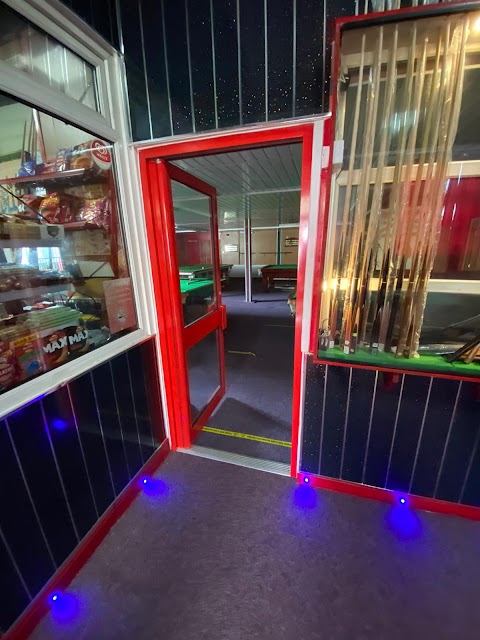 Red 2 Black Snooker Hall