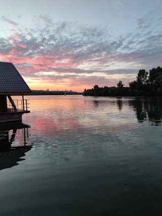 Будинок на Дніпрі