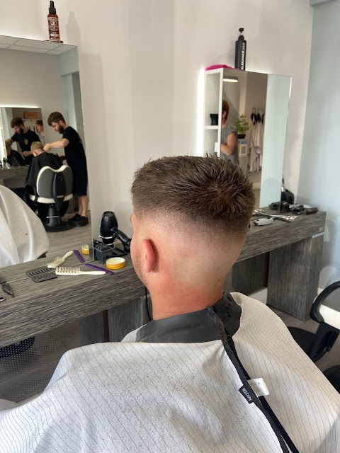 Olly Hadson Men's Barber