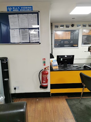 Halfords Autocentre Sandhurst