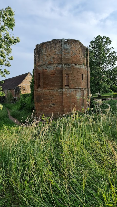 Queen & Castle Kenilworth