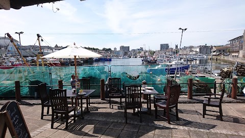 Lockyers Quay Cookhouse + Pub