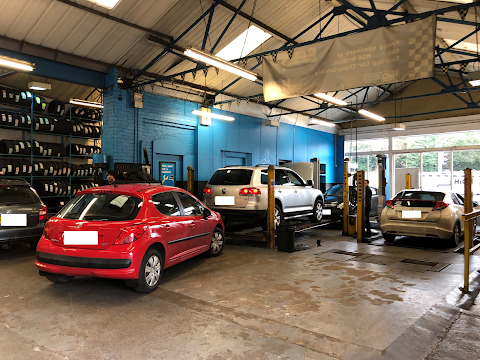 HiQ Tyres & Autocare Rushden