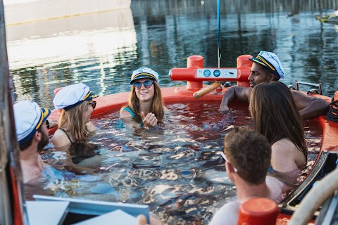 Skuna Hot Tub & BBQ Boats (HotTug UK)