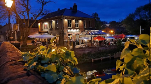 The Red Lion Bishopgate