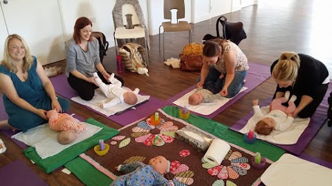 Antenatal & Baby Classes by The Daisy Foundation Nottinghamshire & Grantham. Baby Massage, Pregnancy Yoga, Hypnobirthing