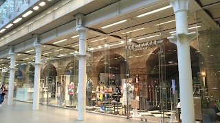 Ted Baker - St. Pancras Store