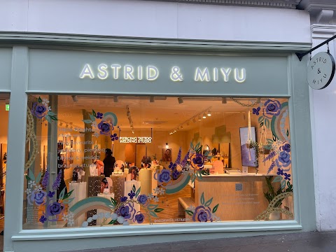 Astrid & Miyu