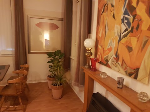 1 Double bedroom to rent - share apartment/accomodation