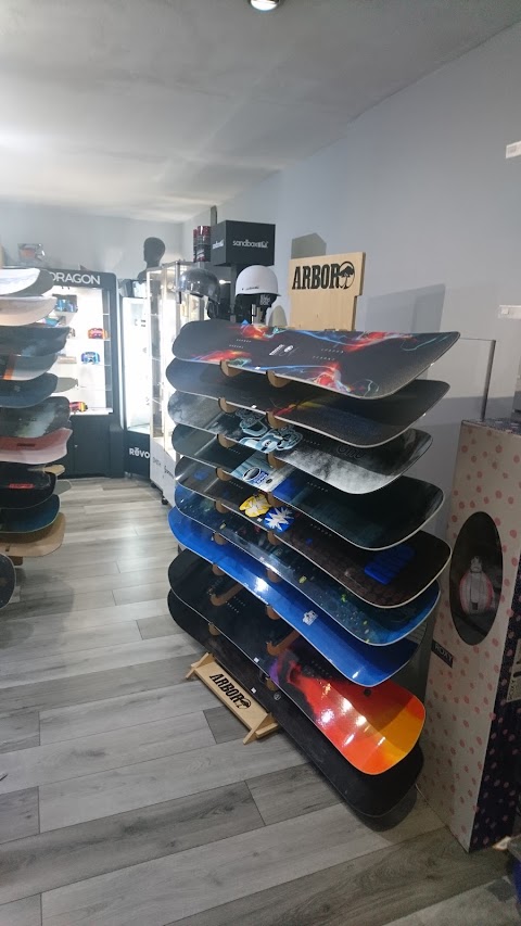 Ski 'n' Boardroom Glasgow - Snowboard/ Ski Specialists