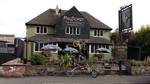 Mayflower Bar, Eatery & Boutique Inn