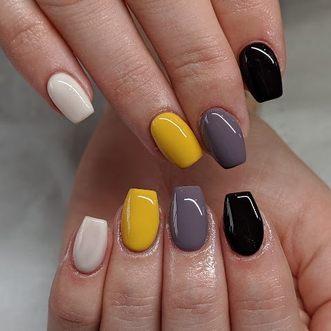 Zoe Brown - Nail Salon