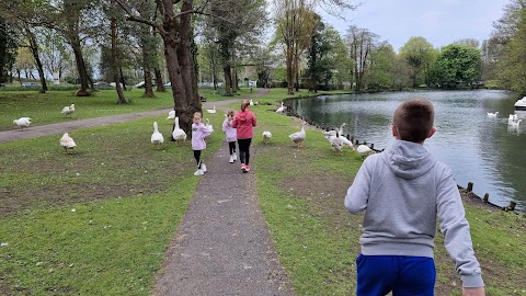 Pub On The Pond