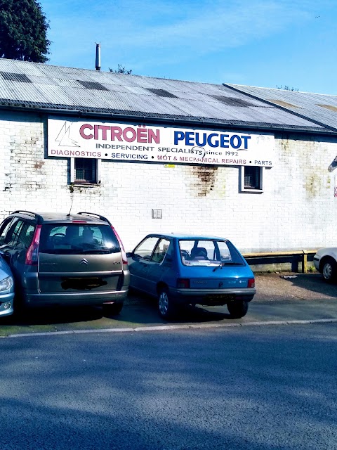 Lloyds Citroën - Peugeot Specialists