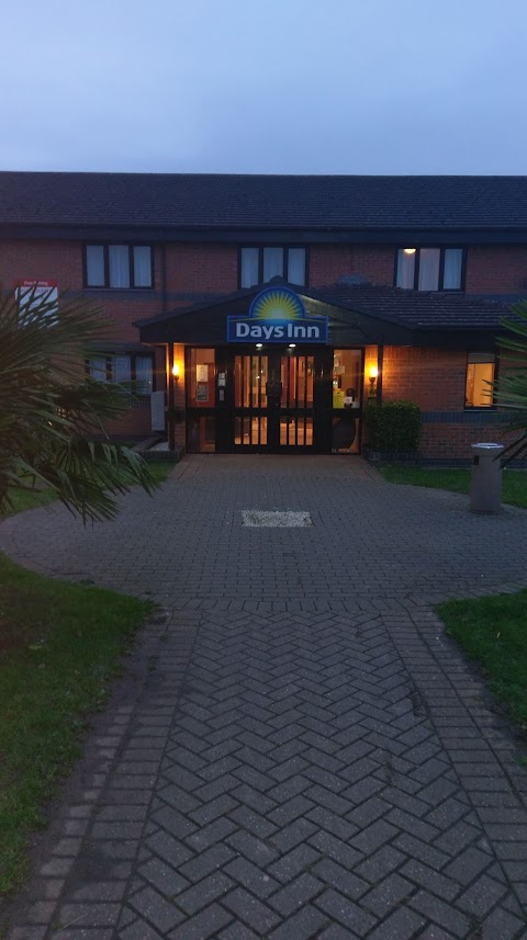 Days Inn by Wyndham Warwick South M40