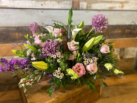 Daisychain Florist - Bespoke funeral flowers