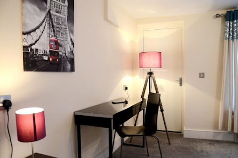 OYO Home 4 Br Kings Cross-St Pancras Garden