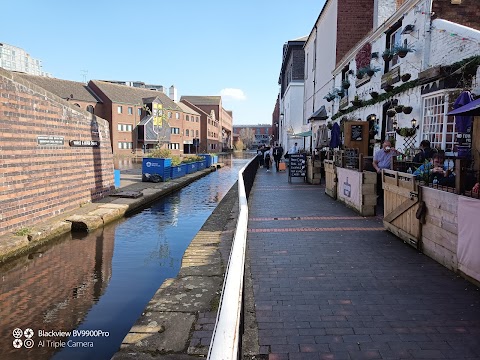 Canalside Bar