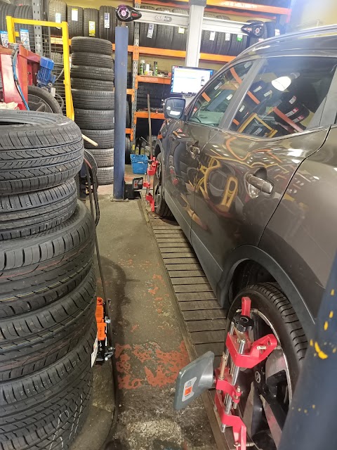 AAA Tyres & Mobile Tyre Fitting Manchester, Emergency Road Side Assistance