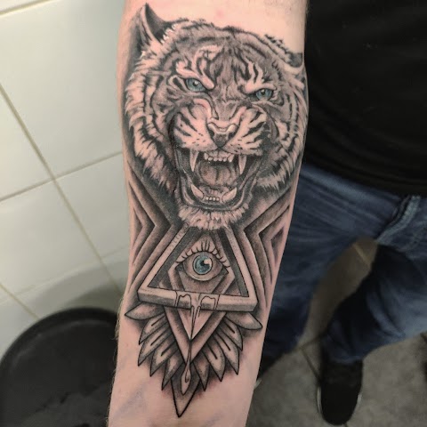 Fifth Dimension Tattoo & Piercing - Shoreditch