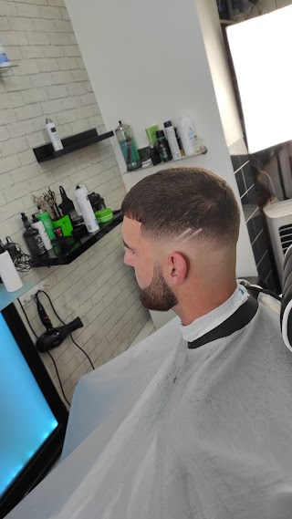 Stay Fresh Barbers & Hair Extensions