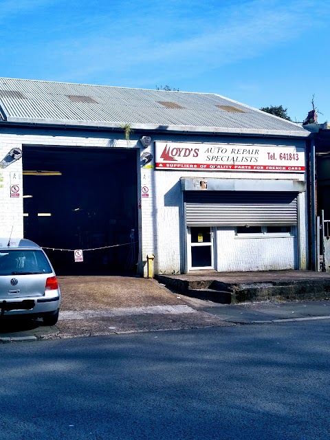 Lloyds Citroën - Peugeot Specialists