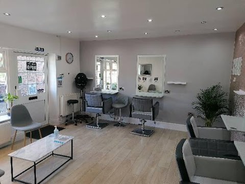 D'LUXE Hair and Beauty Salon