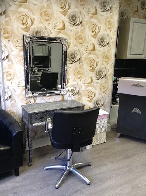 BS6@ Bogarts, Barbershop, hairdressing and beauty.