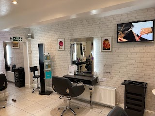 Snippers Artistic Hairdressing Ltd