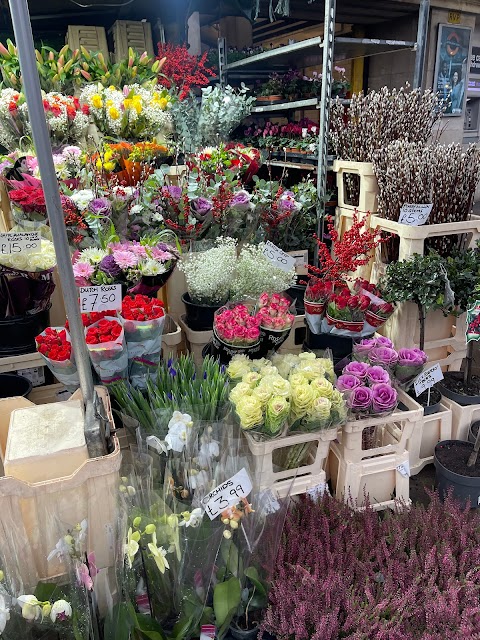 Flower Stall Tooting Broadway Station