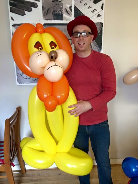 Benny Balloon - Children's Party Entertainer - Magic, Balloons & Kids Discos