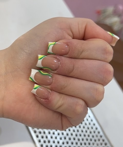 Top Nails & Beauty Salon