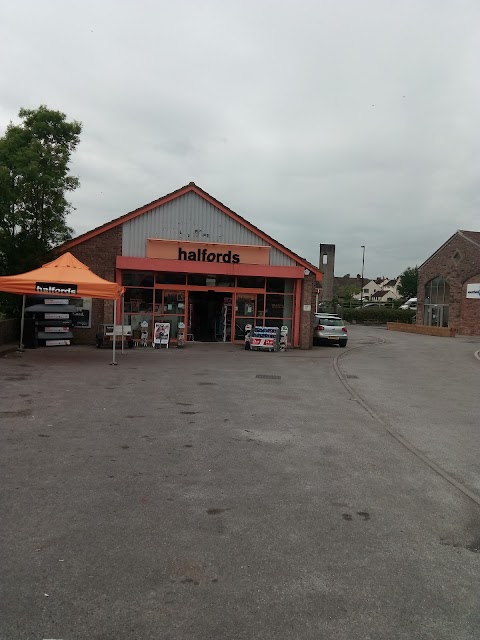 Halfords - Wells