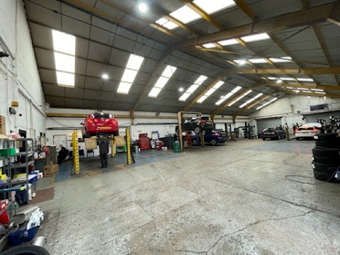 Lunts Heath Tyre & Exhaust Ltd Eurorepar car service Centre