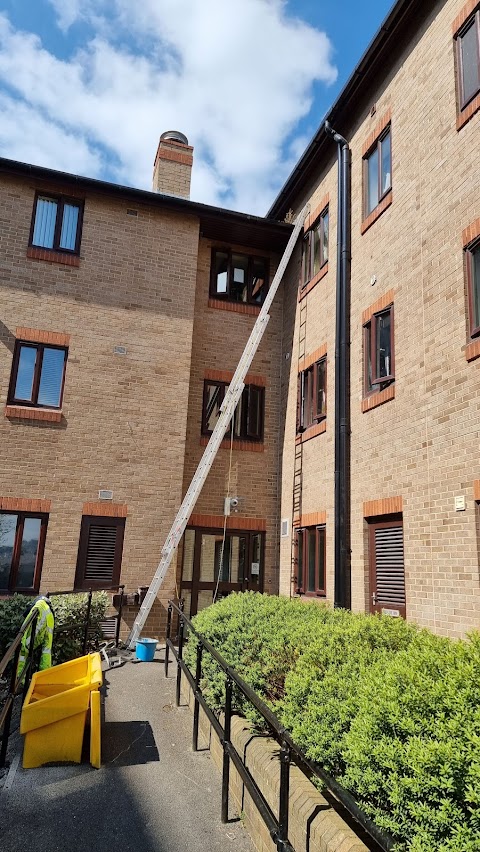 Gutter cleaning & Window cleaning services