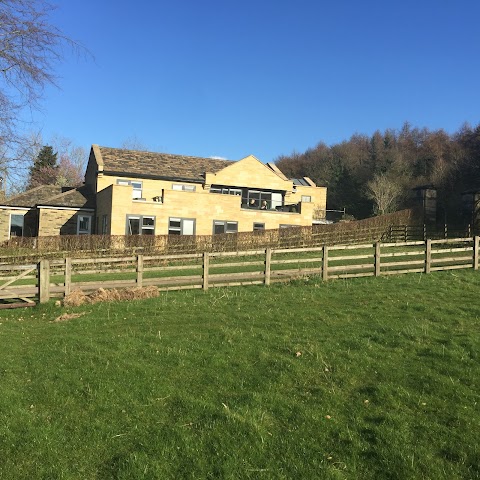 Lofthouse Lodge, Harrogate Road, Harewood, LEEDS LS17 9LU